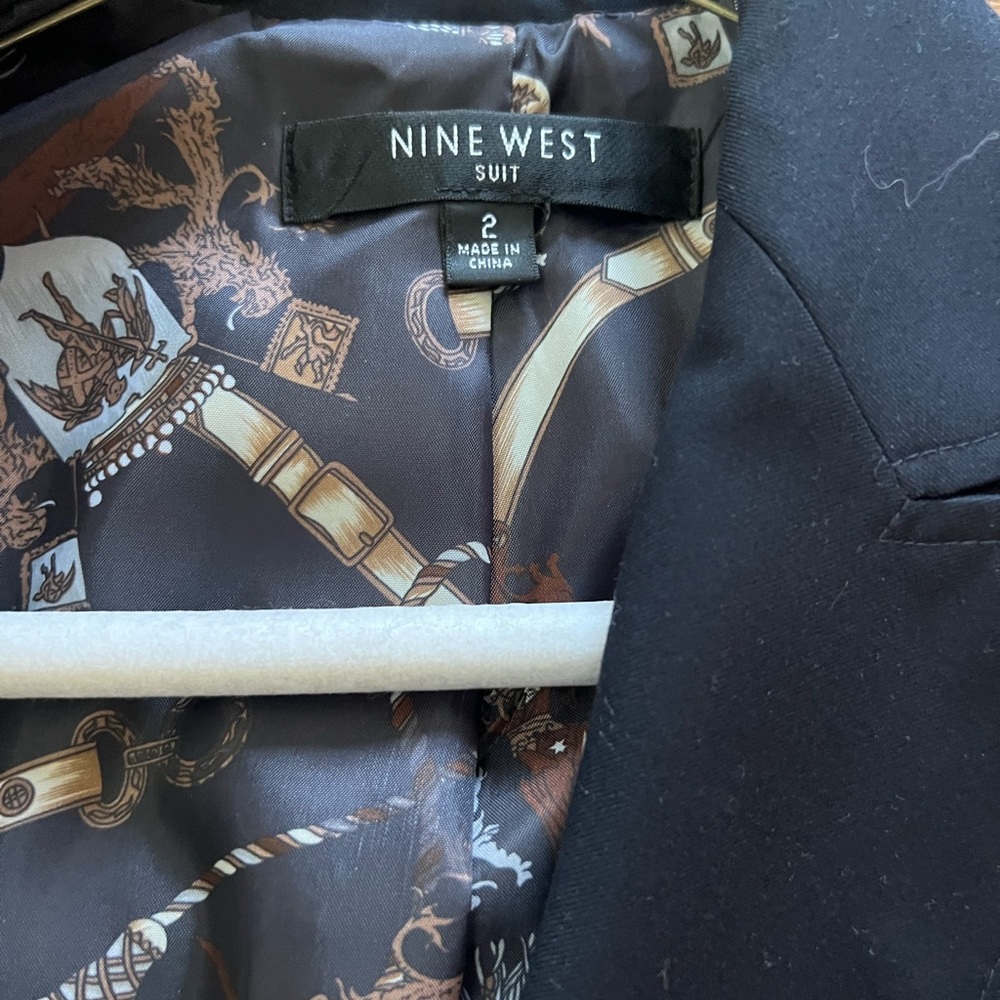 Ladies navy blue Nine West pant suit - Picture 3 of 4